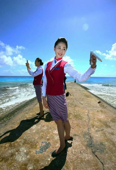 A stewardess takes a selfie. (Photo/Xinhua)