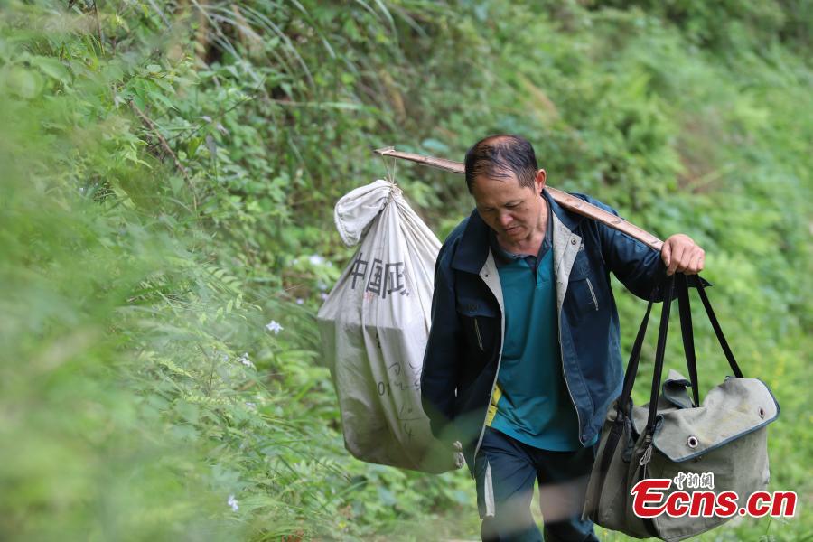 Devoted postman walks 240,000 kilometers in 31 years