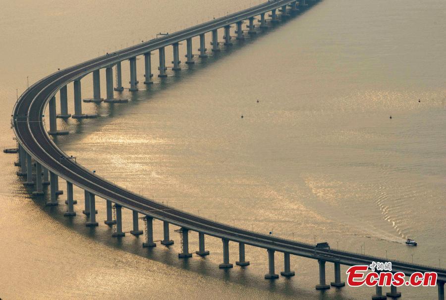 Longest sea bridge links Hong Kong, Zhuhai and Macao