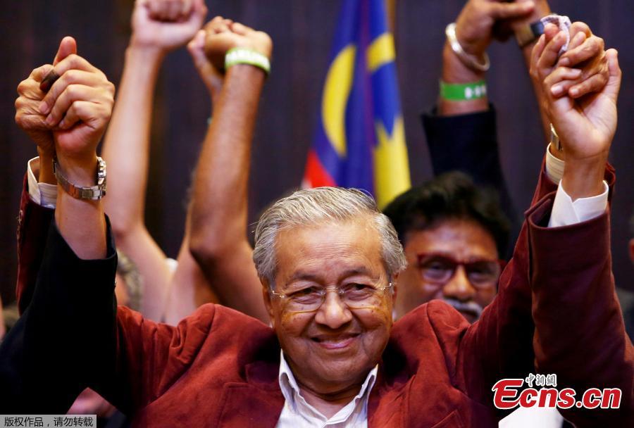 Mahathir Mohamad, 92, claims win over ruling coalition in Malaysia elections