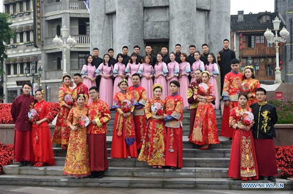 Group wedding of railway construction worker couples held in Chongqing