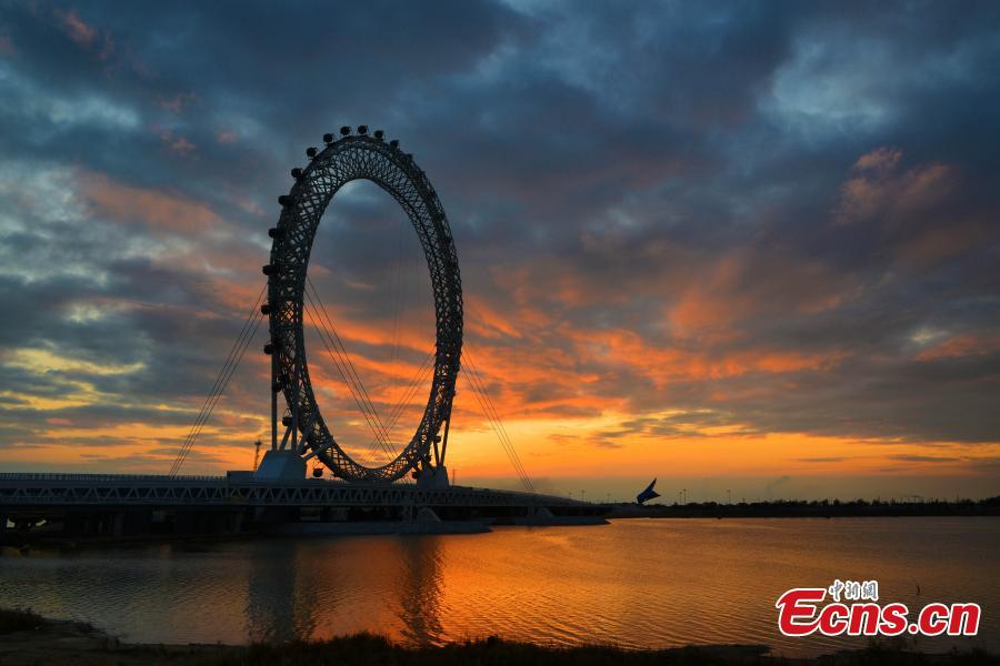 Largest spokeless Ferris wheel opens in eastern city
