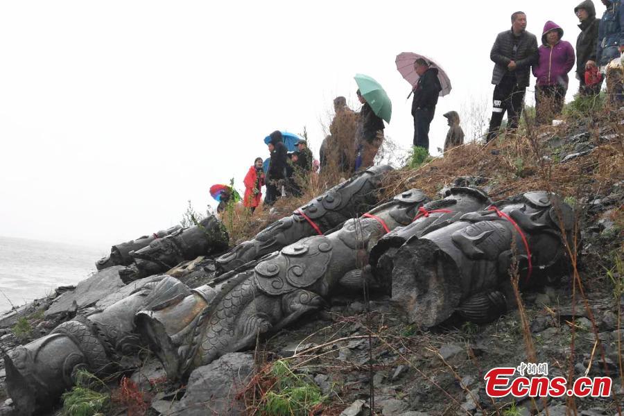 Stone pillars with dragon carvings found in Songhua River