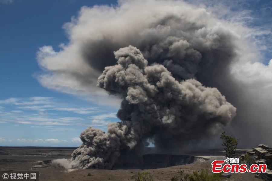 Massive Kilauea eruption sends plume 9,144 meters high