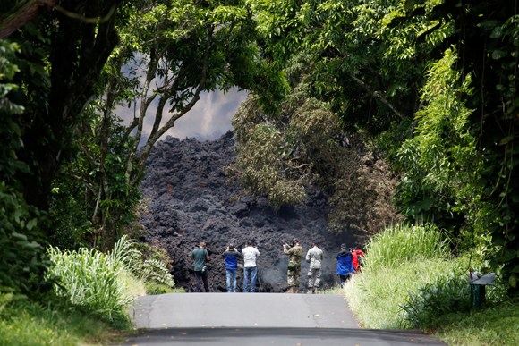 Wall of lava from Hawaii volcano threatens nearby villagers 