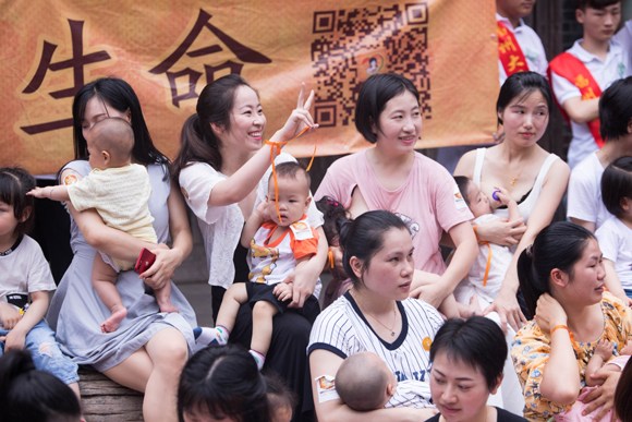 Mothers promote breastfeeding in Fuzhou