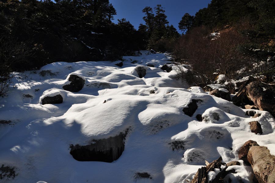 Photo shows the beautiful scenery in Luoji Mountain, Xichang City, China\'s Sichuan Province. (China.org.cn)