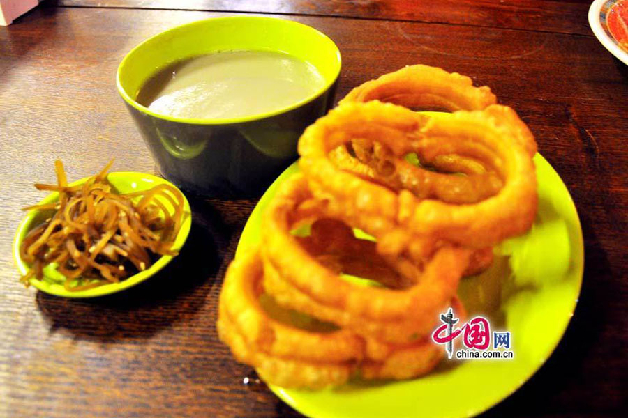 
If you\'re interested in sampling traditional Chinese snacks, then it would be a wise choice to visit Wanfeng Snack City, an all-in-one destination for a range of Chinese finger foods.

 

Established in 2010, the three-floor, 16,000-square-meter snack center can accommodate up to 2,000 people. It offers 1,000 types of foods from the 56 ethnic groups of China, according to the company\'s management. It is reportedly the world\'s biggest snack shop.

 

The Snack City is tourist-friendly and ideal for anyone curious about Chinese snacks. It is a great place to stroll around for a couple of hours during mealtimes and is similar to a mega-sized buffet where one can choose whatever one wants to eat while either sitting down or strolling around.

 

Daily, 10 am-9 pm, 306 Wanfeng Lu, Fengtai district, Beijing. (Turn north under Wanfeng Qiao, west of Fengyi Qiao on West Third Ring Road.) 010-6488-6868.[Photo:China.org.cn]