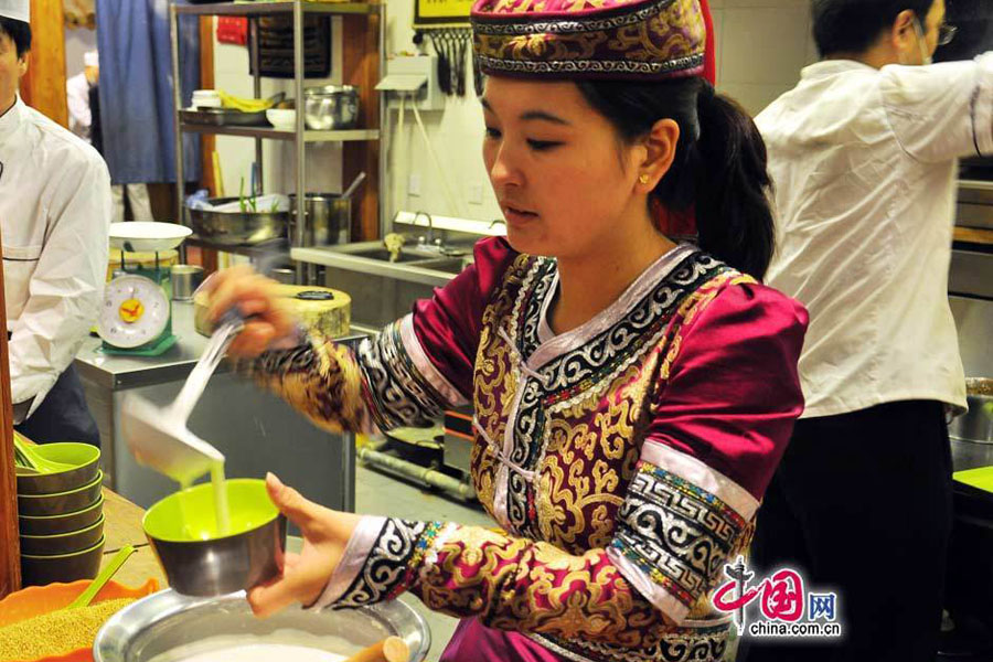 
If you\'re interested in sampling traditional Chinese snacks, then it would be a wise choice to visit Wanfeng Snack City, an all-in-one destination for a range of Chinese finger foods.

 

Established in 2010, the three-floor, 16,000-square-meter snack center can accommodate up to 2,000 people. It offers 1,000 types of foods from the 56 ethnic groups of China, according to the company\'s management. It is reportedly the world\'s biggest snack shop.

 

The Snack City is tourist-friendly and ideal for anyone curious about Chinese snacks. It is a great place to stroll around for a couple of hours during mealtimes and is similar to a mega-sized buffet where one can choose whatever one wants to eat while either sitting down or strolling around.

 

Daily, 10 am-9 pm, 306 Wanfeng Lu, Fengtai district, Beijing. (Turn north under Wanfeng Qiao, west of Fengyi Qiao on West Third Ring Road.) 010-6488-6868.[Photo:China.org.cn]