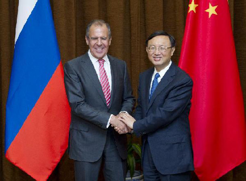 Chinese Foreign Minister Yang Jiechi (R) shakes hands with his Russian counterpart Sergei Lavrov in Beijing, capital of China, May 10, 2012. (Xinhua/Wang Ye)