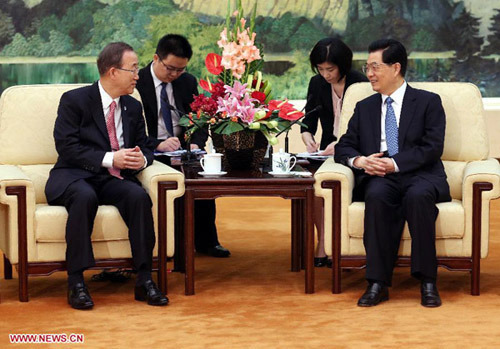 Chinese President Hu Jintao (R, front) meets with UN Secretary-General Ban Ki-moon (L, front) in Beijing, capital of China, July 18, 2012. [Xinhua]