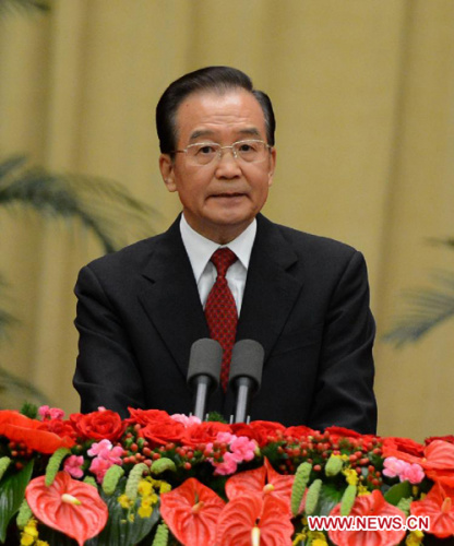 Chinese Premier Wen Jiabao delivers a speech at a reception held by the State Council marking the 63rd anniversary of the founding of the People's Republic of China at the Great Hall of the People in Beijing, capital of China. (Xinhua/Ma Zhancheng)