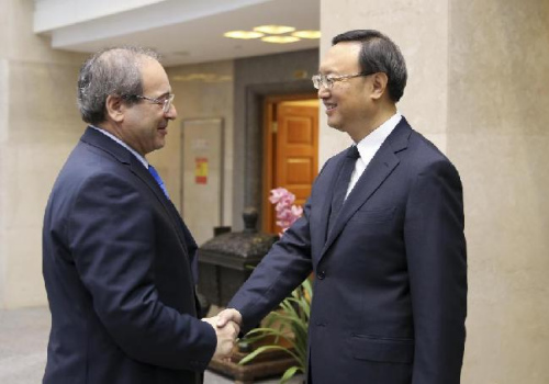 Chinese Foreign Minister Yang Jiechi (R) meets with Syrian Deputy Foreign Minister Faisal al-Miqdad in Beijing, capital of China, Feb. 6, 2013. (Xinhua/Ding Lin)