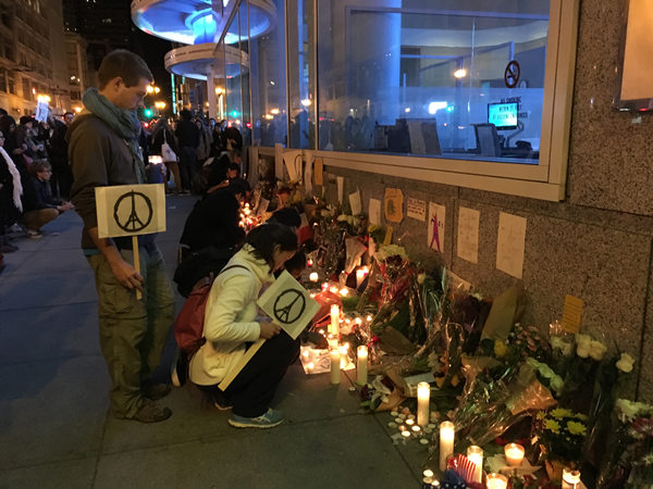 Residents in San Francisco, the sister city of Paris, lit candles outside the French consulate on Kearny Street to honor the memory victims in Friday's coordinated terrorist attacks on Paris. Lia Zhu / China Daily