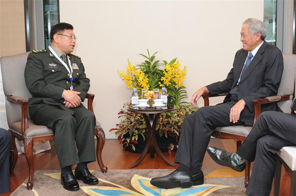 Singapore's Defense Minister Ng Eng Hen (R) meets with Vice President of the Academy of Military Science of the Chinese People's Liberation Army (PLA) He Lei in Singapore, June 2 , 2017. (Xinhua/Then Chih Wey)